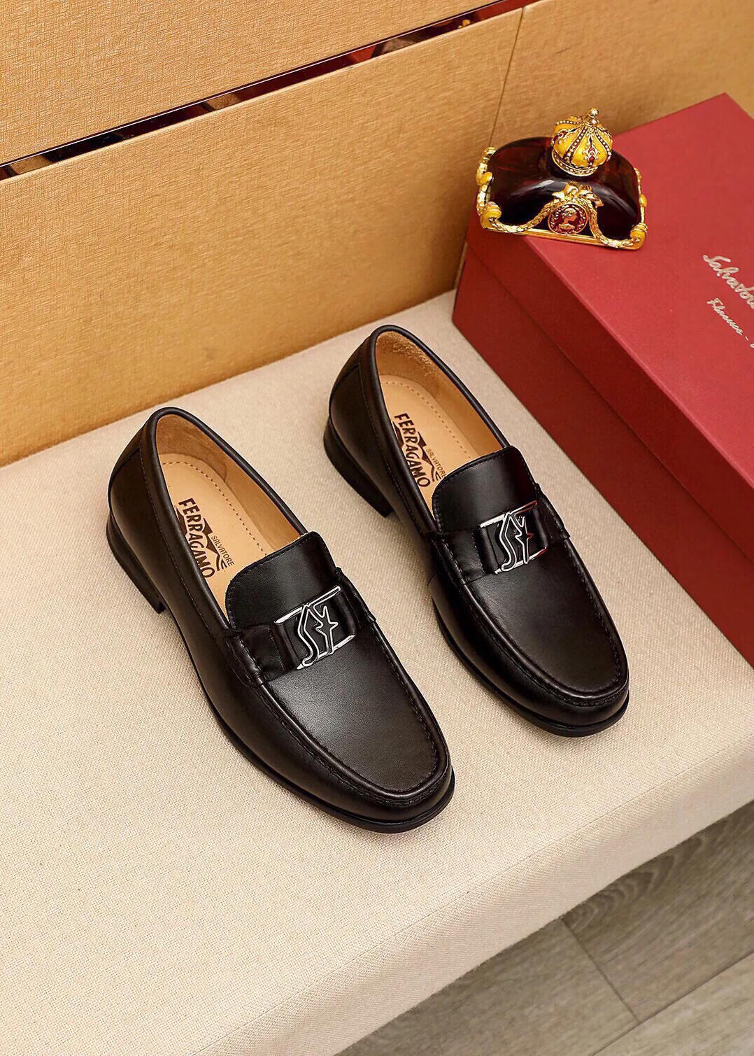 Men's shoes 💰480 💐 Product trademark: Ferragamo "Ferragamo" casual leather shoes Regular size: 38-44 (45🉑️customized) Product materials: Selected imported first-layer calfskin upper + luxury hardware buckle, imported water-dyed cow leather lining. Strong three-dimensional visual effect, original outsole color: 3⃣️seed leather materials available
